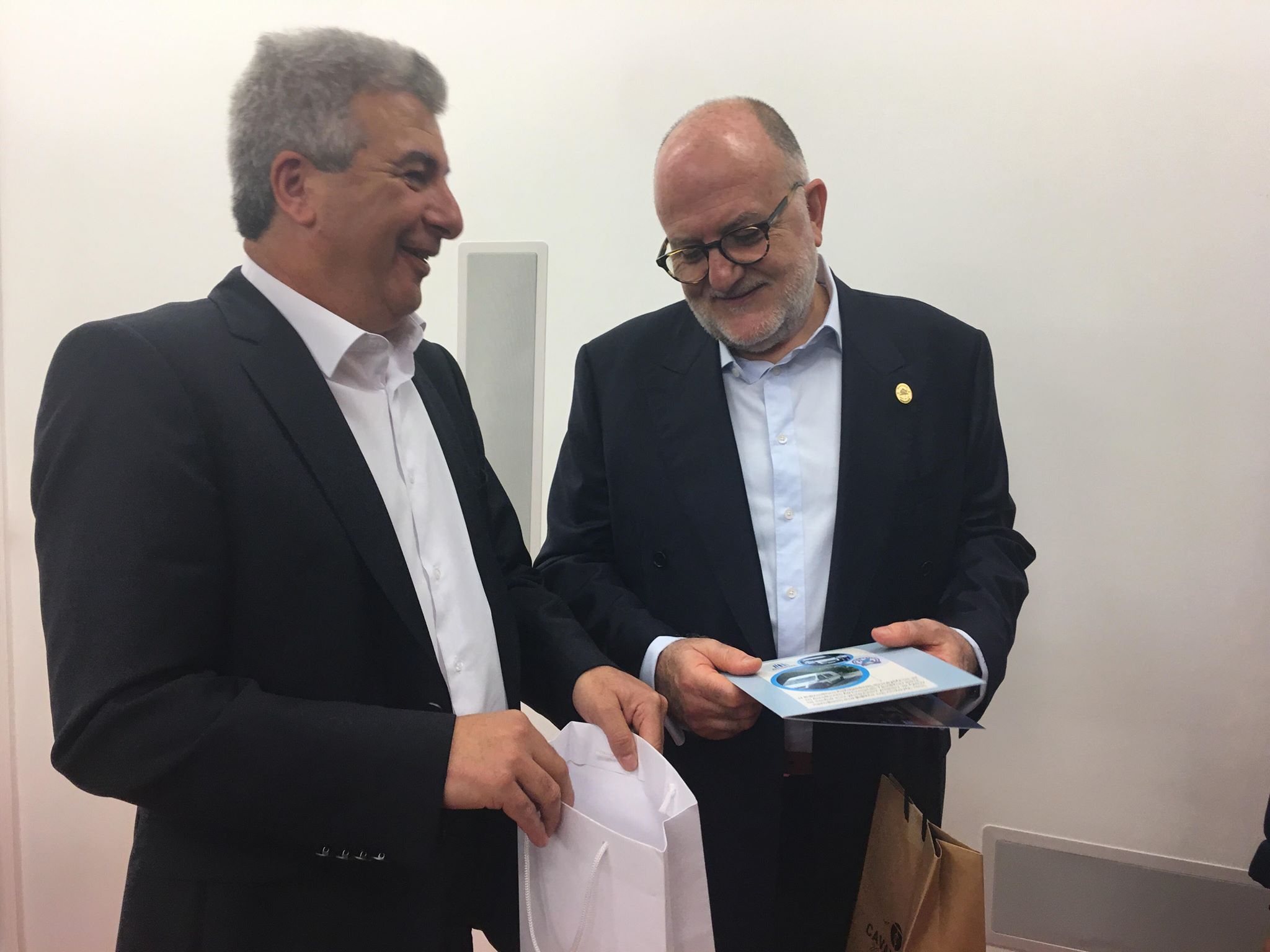 i bia sta cheria ton politon kai tis astynomias 2018 11 23 1