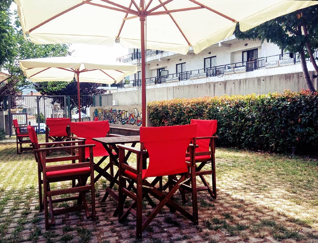 i bibliothiki anoichti gia to koino 2021 05 06 1