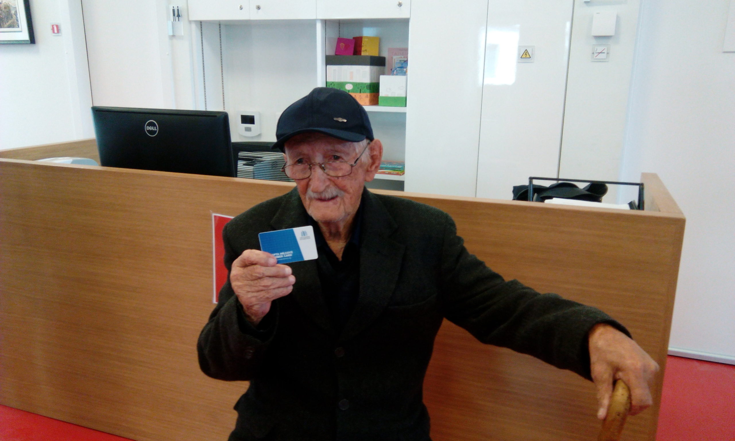 to giraiotero melos tis bibliothikis kalampakas 102 eton 2016 04 07 1