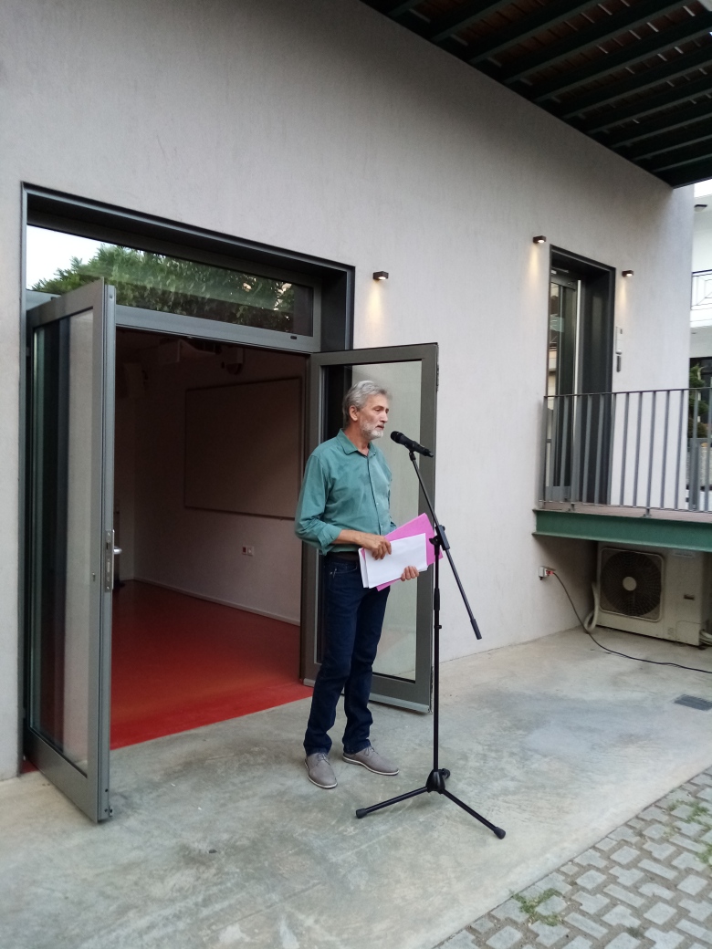 sygkinise to koino o giannis kalpoyzos me to neo toy biblio ragias meres kai nychtes 1821 2021 07 09 1