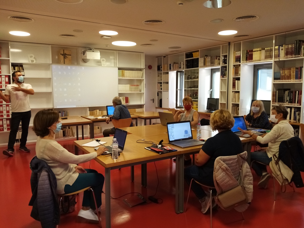 xekinisan ta mathimata pliroforikis gia enilikes 2021 10 06 1