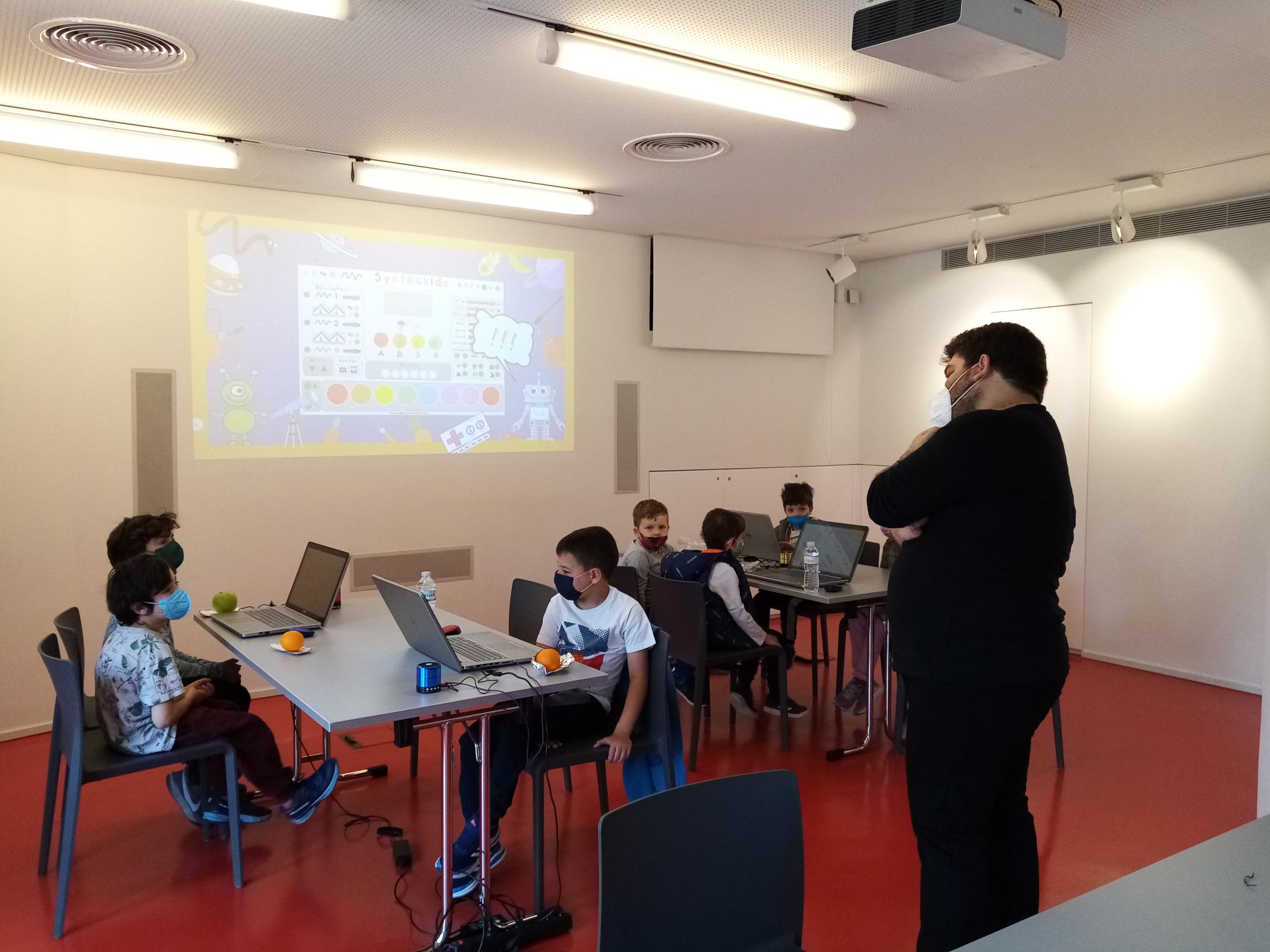 enthoysiase toys mikroys mas filoys to ergastirio diastimiki moysiki apo froyta 2022 05 09 1