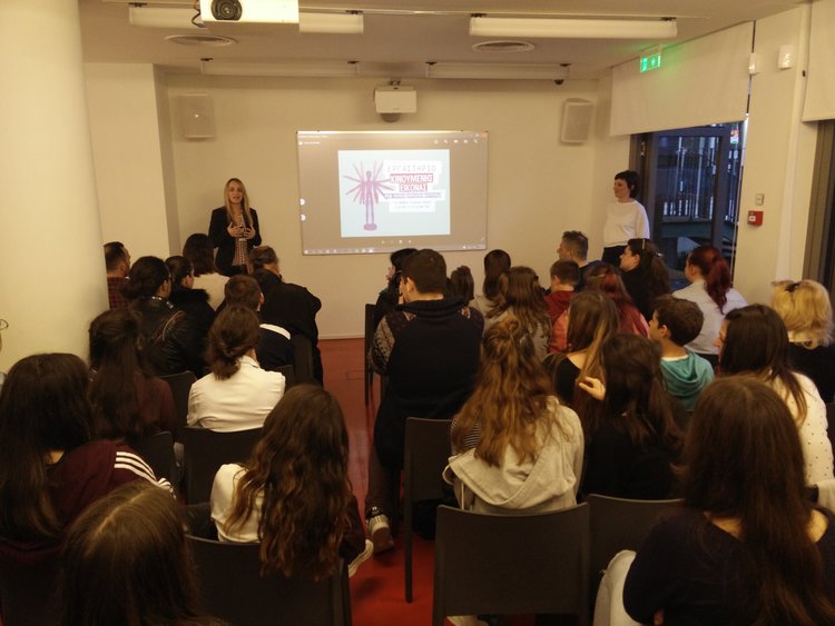 proboli tis tainias mikroy mikoys enas kosmos mesa s ayton 2017 03 22 1