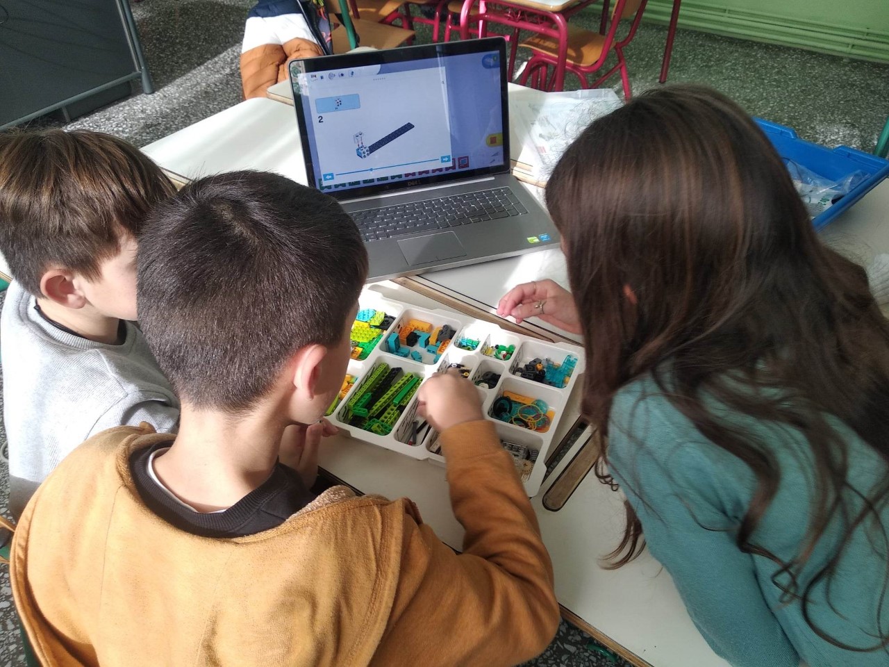 rompotiki sto nipiagogeio kai to dimotiko scholeio oxyneias toy dimoy meteoron 2022 11 14 1