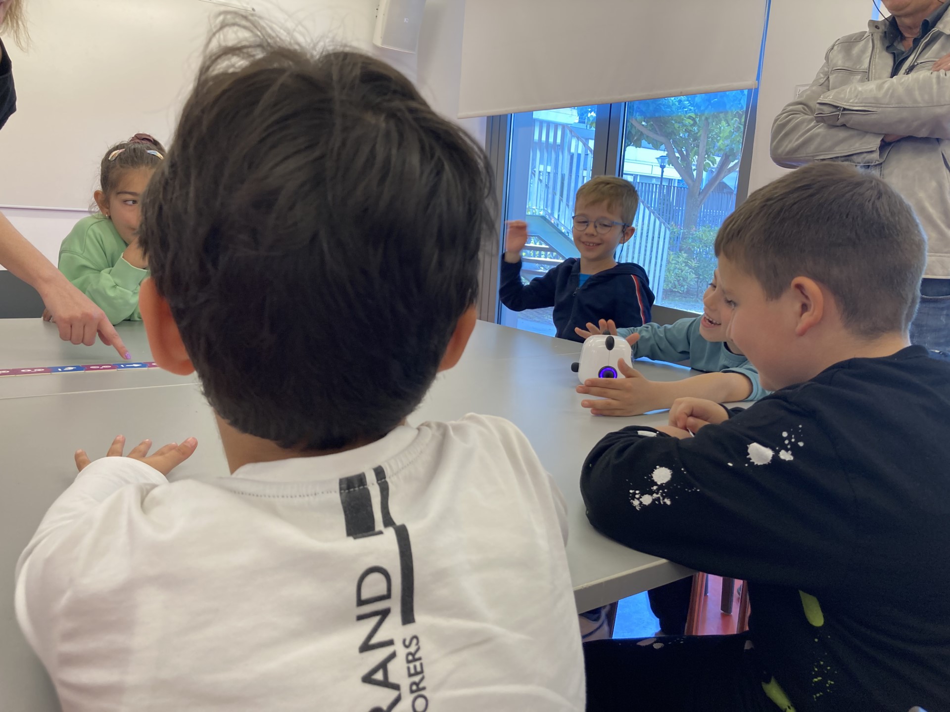 episkepsi tis a taxis toy 4oy dimotikoy scholeioy sti bibliothiki 2023 05 29 1