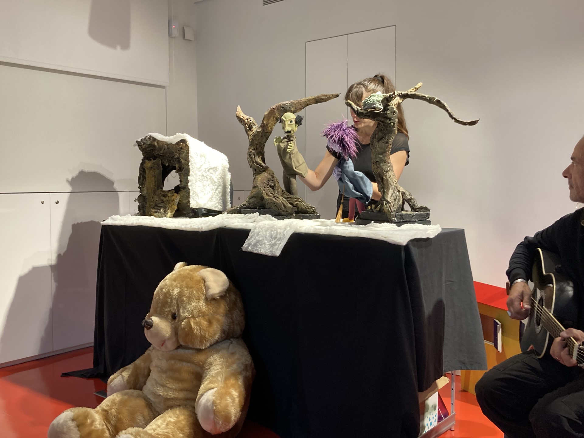 the-action-silence-the-brown-bear-will-wake-up-was-carried-out-by-the-university-of-thessaly-2023-10-18-2