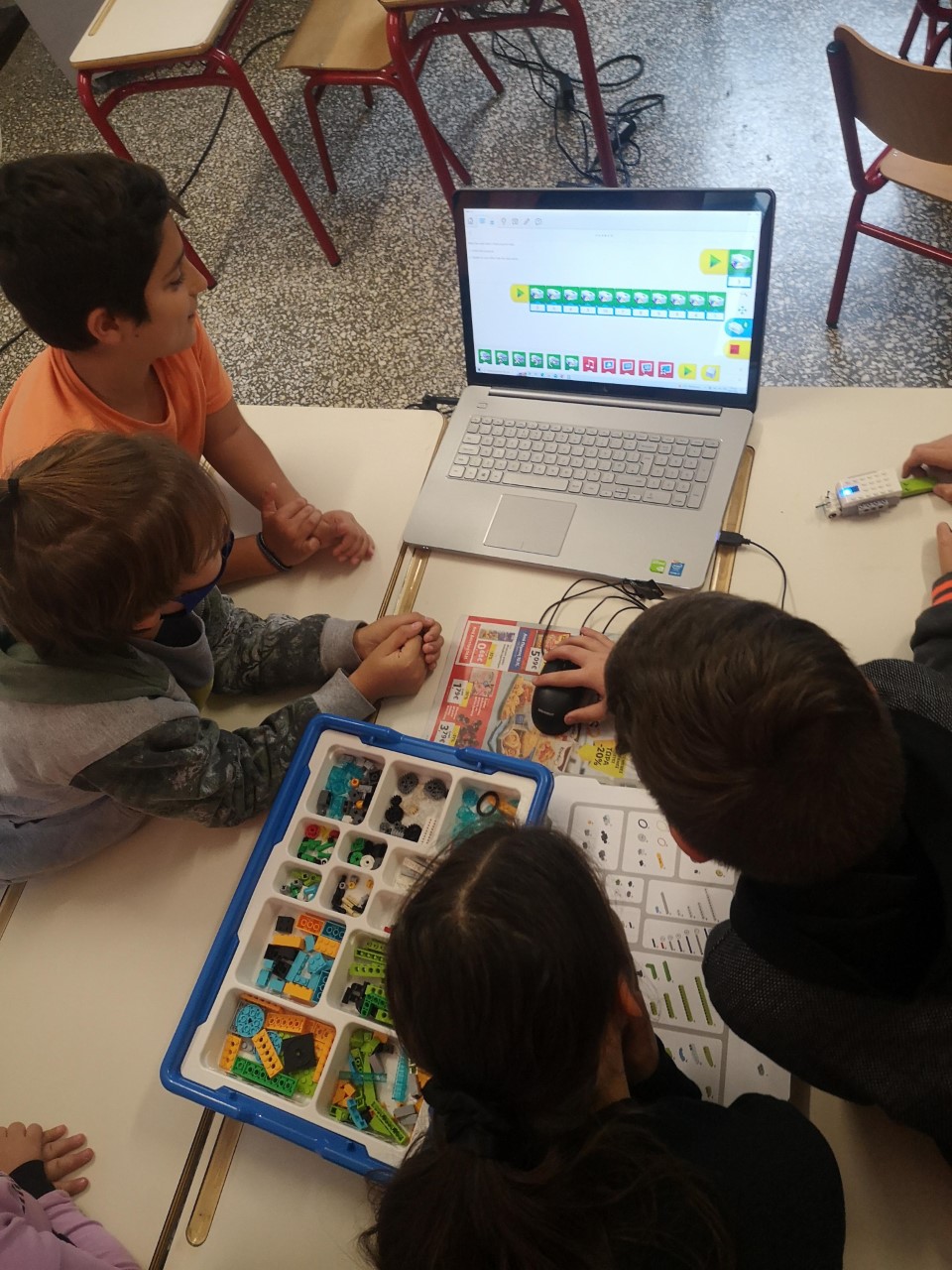 robotics with primary school of ampelia 2022 11 14 1