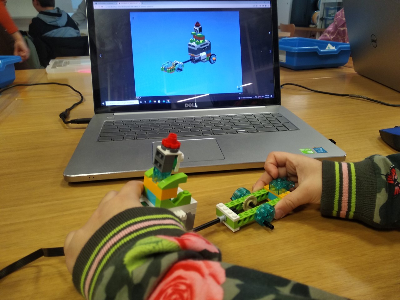 christmas robotics with the 3rd class of the 1st elementary school 2022 12 12 1