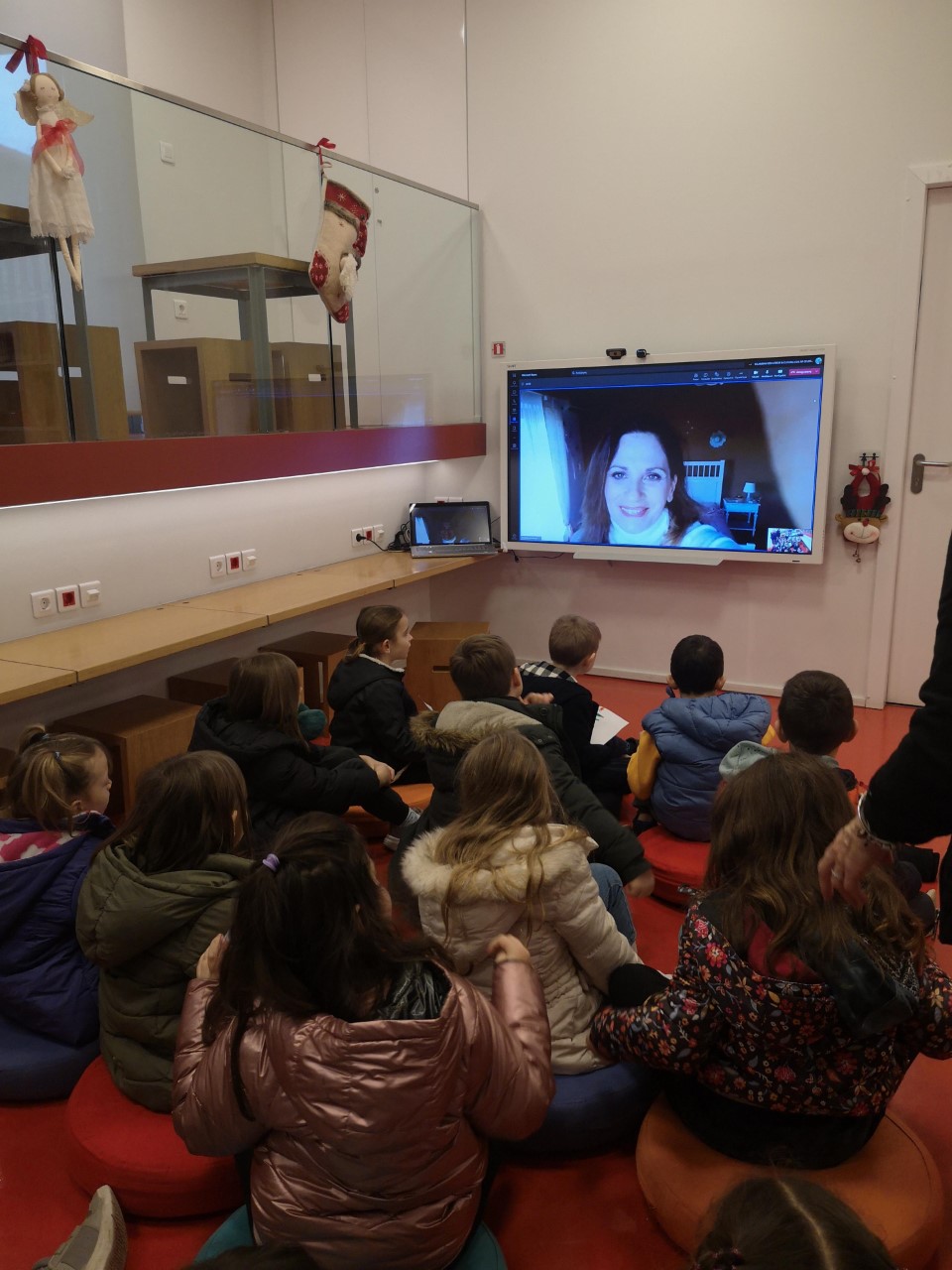 mrstheofania papathoma with the students of the 1st grade of the 1st elementary school 2022 12 16 1