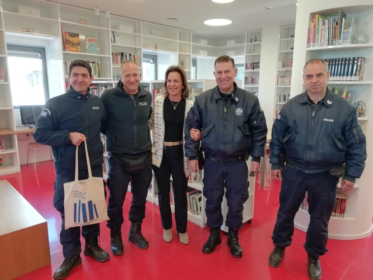 the president of the library mrs katerina dimoulas with kam police officers of the trikala police department 2023 03 31 1