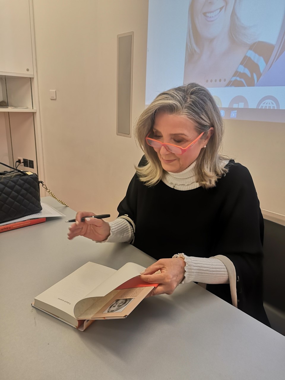 ms magrizou moved the audience at the presentation of the book the fire bracelet 2023 04 05 1