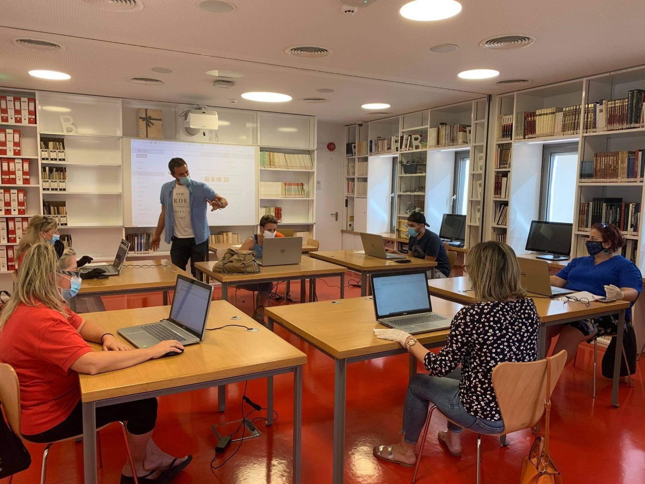 synechizontai ta ergastiria pliroforikis 2020 09 22 1