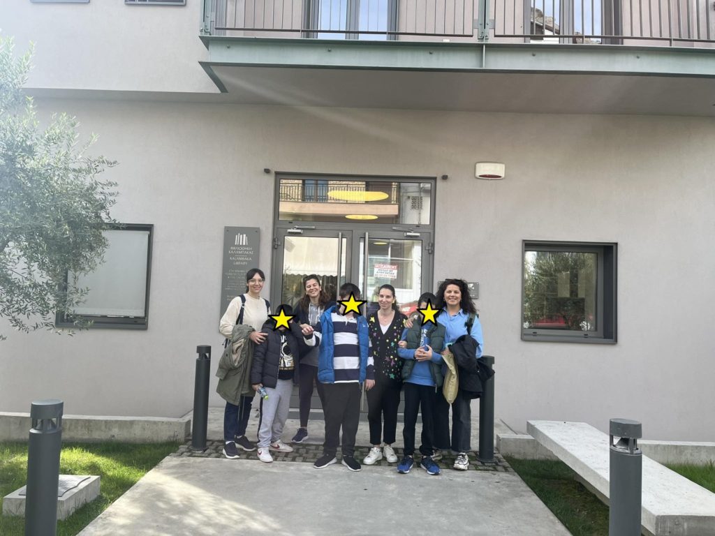 episkepsi toy eidikoy dimotikoy scholeioy sti bibliothiki 2023 11 03 1
