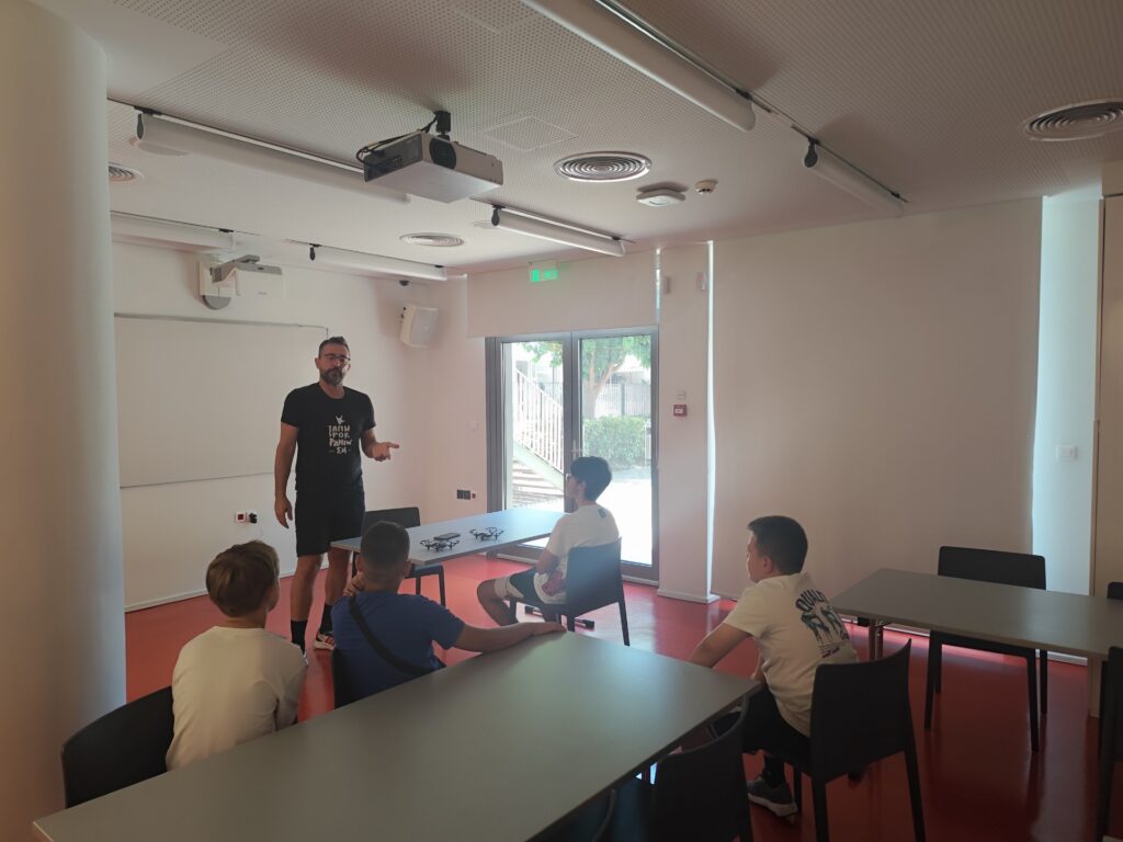 thumbnail 1000108163