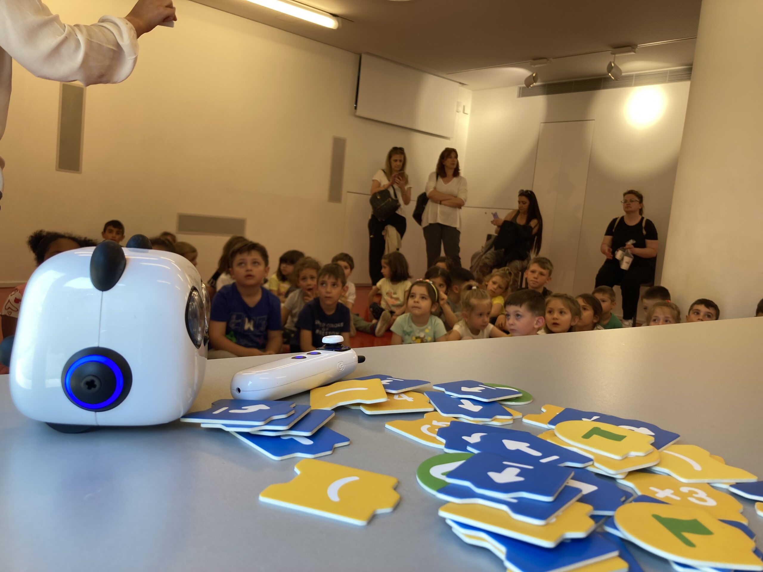 Το 2ο Νηπιαγωγείο επισκέπτεται τη Βιβλιοθήκη