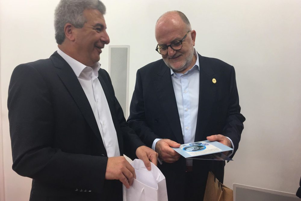 i bia sta cheria ton politon kai tis astynomias 2018 11 23 1