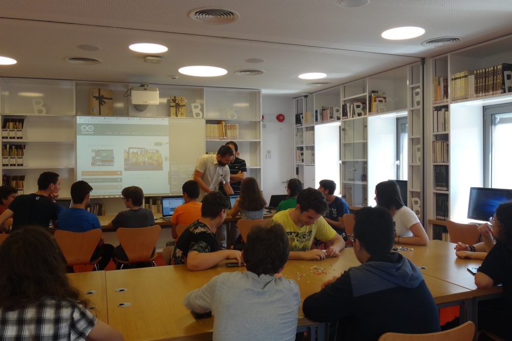 synantisi toy ergastirioy arduino 2018 04 26 1