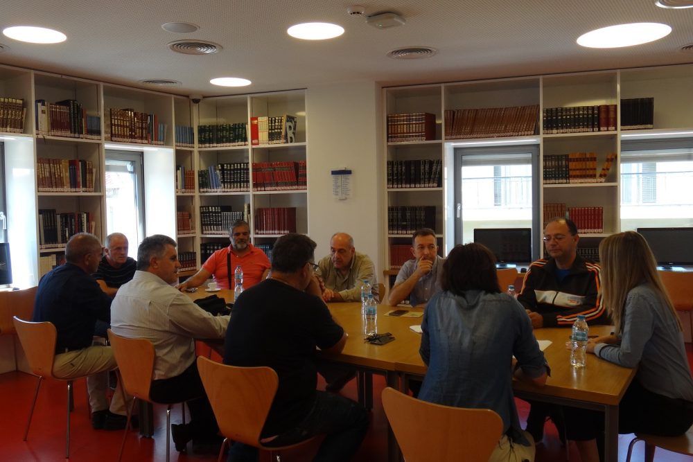 pragmatopoiithike i synantisi me toys dieythyntes ton scholeion a kai b bathmias ekpaideysis 2018 09 14 1