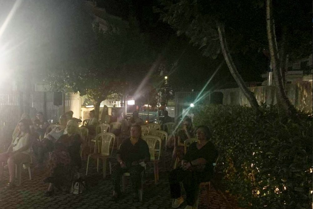 pragmatopoiithike i proboli tainias sti bibliothiki 2021 08 30 1