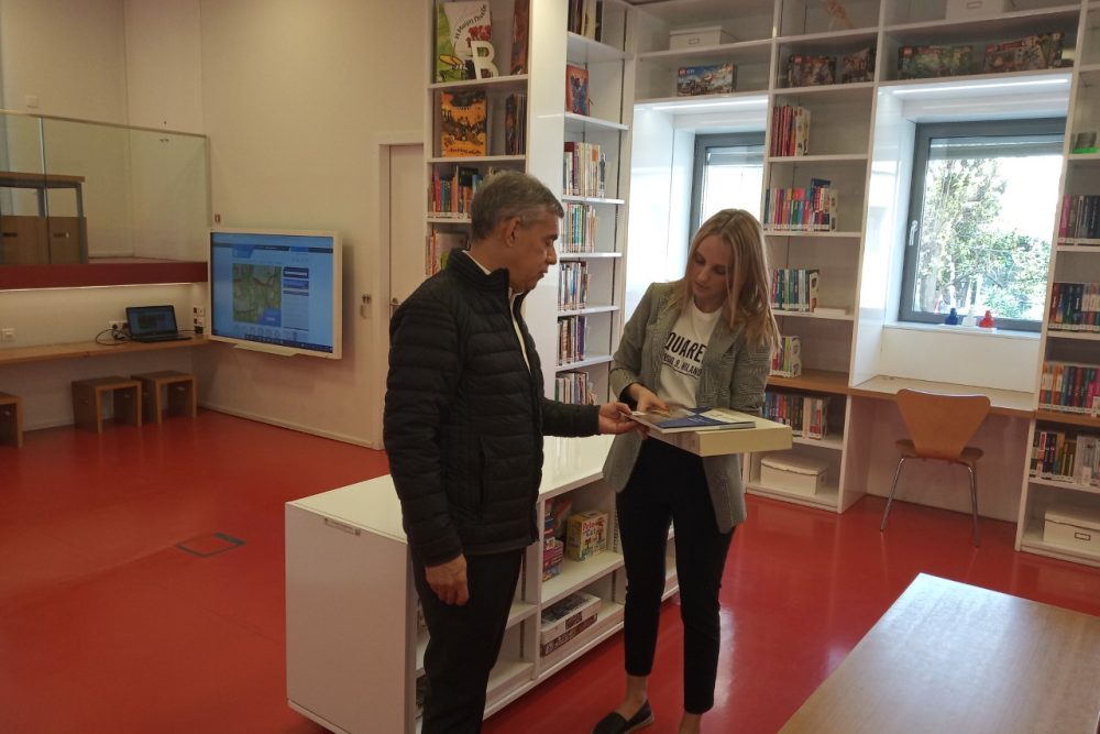 episkepsi toy perifereiarchi thessalias k kosta agorastoy sti bibliothiki kalampakas 2022 04 06 1