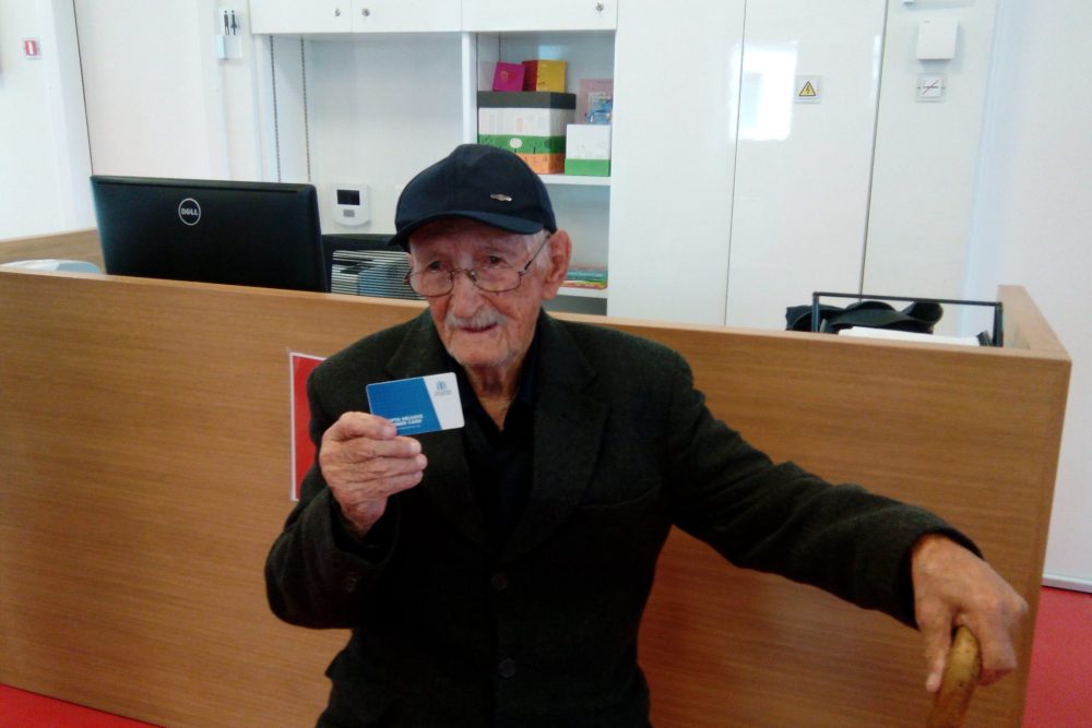 to giraiotero melos tis bibliothikis kalampakas 102 eton 2016 04 07 1