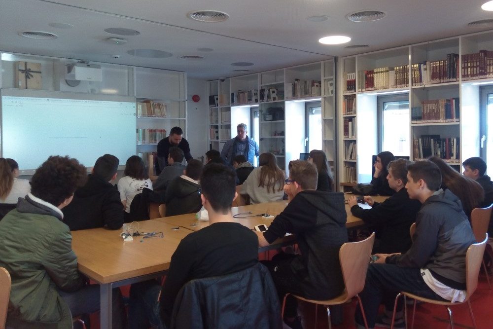 arduino me to 7o gymnasio trikalon 2019 03 08 1