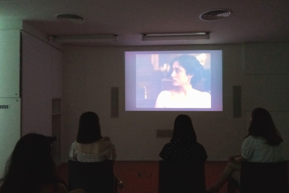 pragmatopoiithike i proboli tis gallikis tainias oi stenachories tis sofi 2021 08 03 1