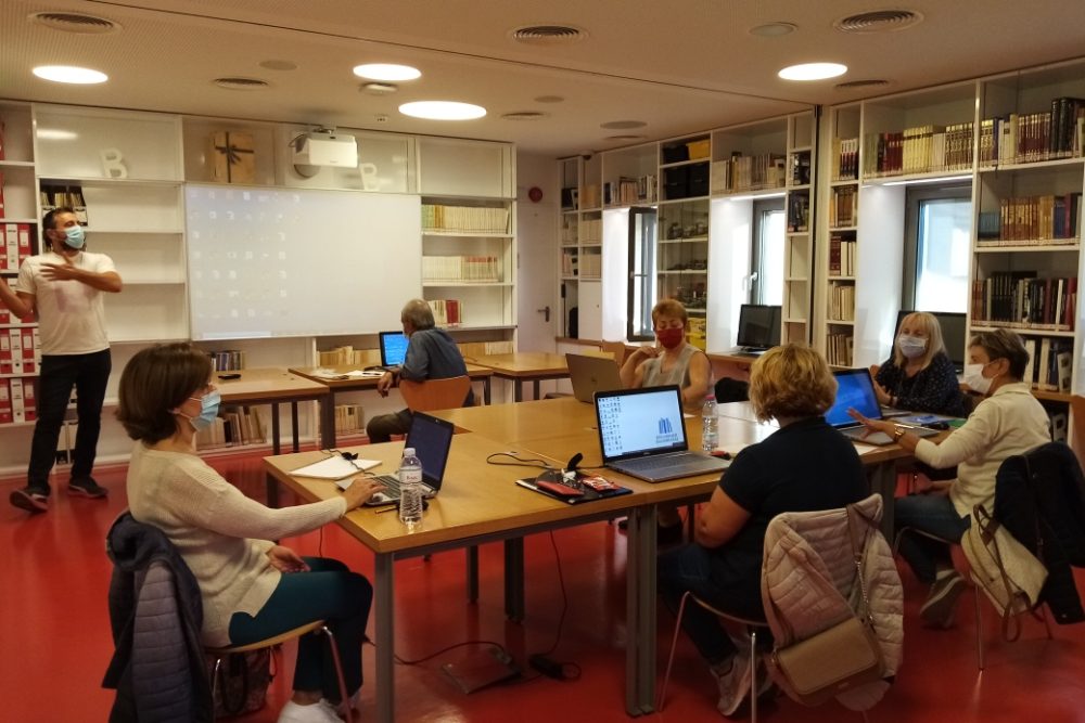 xekinisan ta mathimata pliroforikis gia enilikes 2021 10 06 1