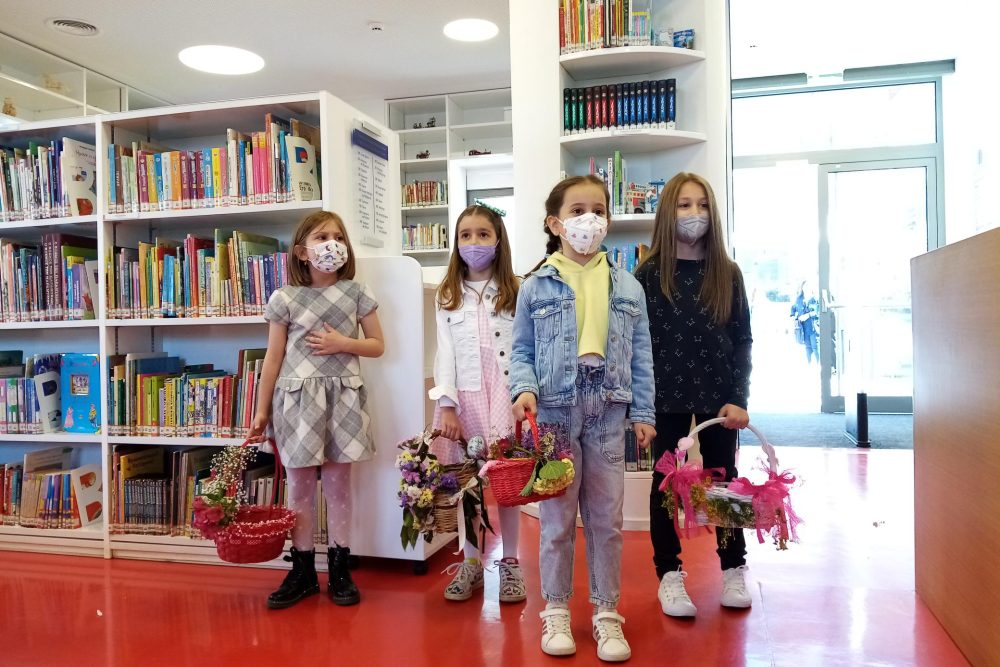 oi lazarines sti bibliothiki 2022 04 15 1