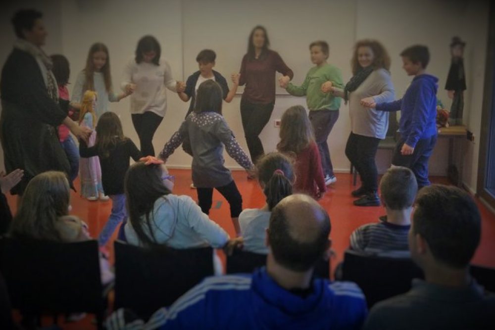 mia diaforetiki afigisi paramythioy stin bibliothiki 2017 04 05 1