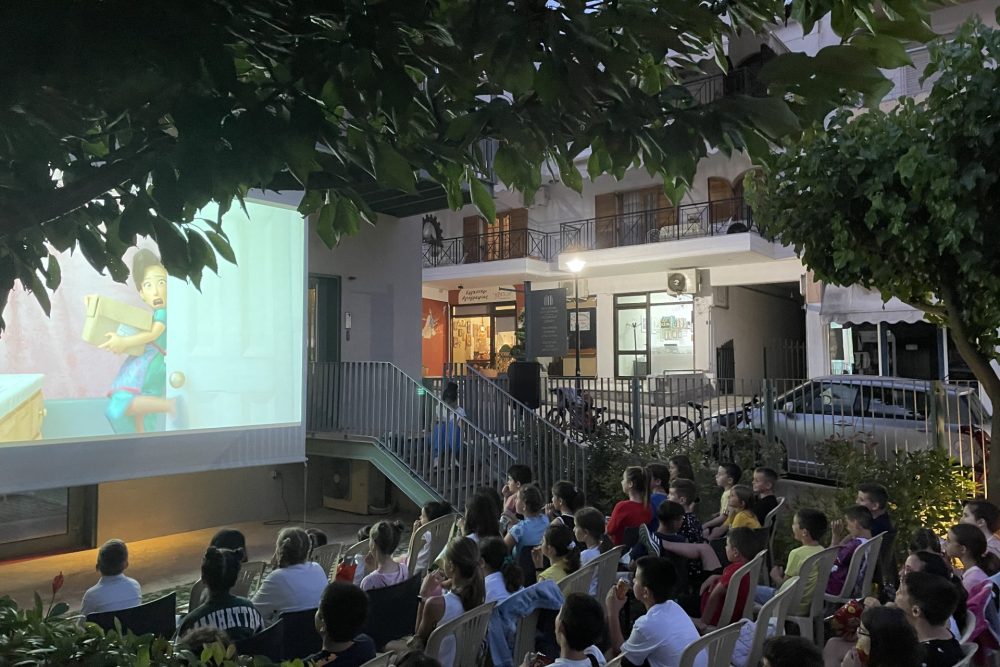 enthoysiase to paidiko koino i tainia panta sto kokkino 2023 06 19 1