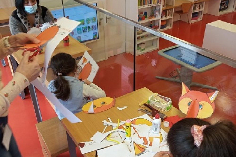 xekinisan ta paidika ergastiria sti bibliothiki 2020 10 24 1