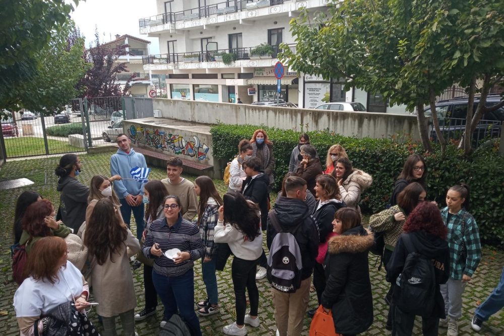 xenagisi sto esperino gymnasio l t trikalon kai etairoys apo to programma erasmus 2021 11 02 1