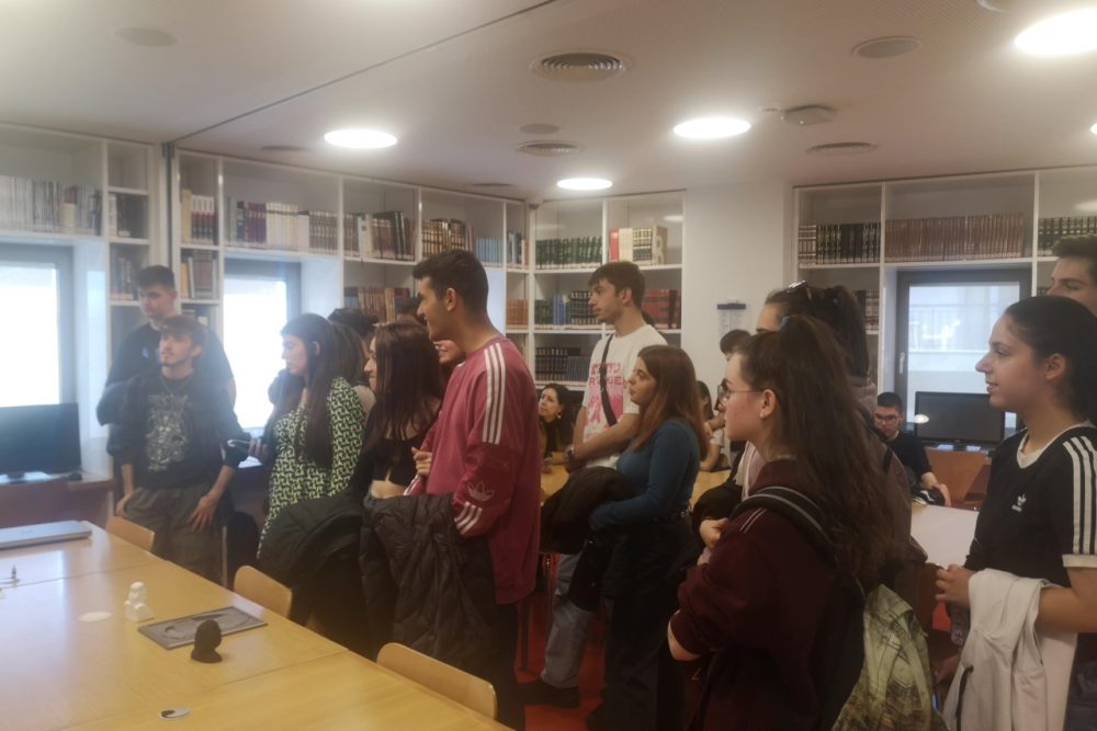 episkepsi toy moysikoy scholeioy trikalon sti bibliothiki 2023 03 31 1