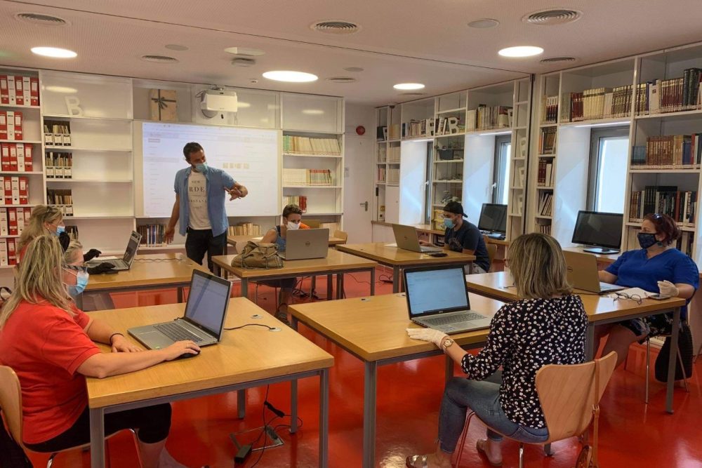 synechizontai ta ergastiria pliroforikis 2020 09 22 1