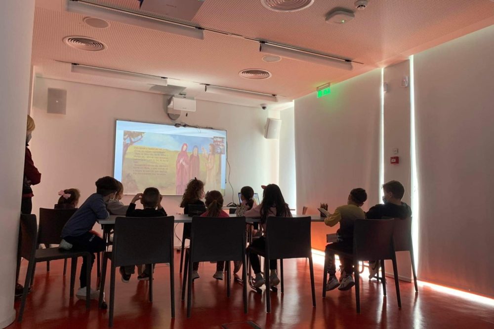 enthoysiasan toys mikroys mas filoys oi mikres lazarines sto thematiko ergastirio 2022 04 11 1