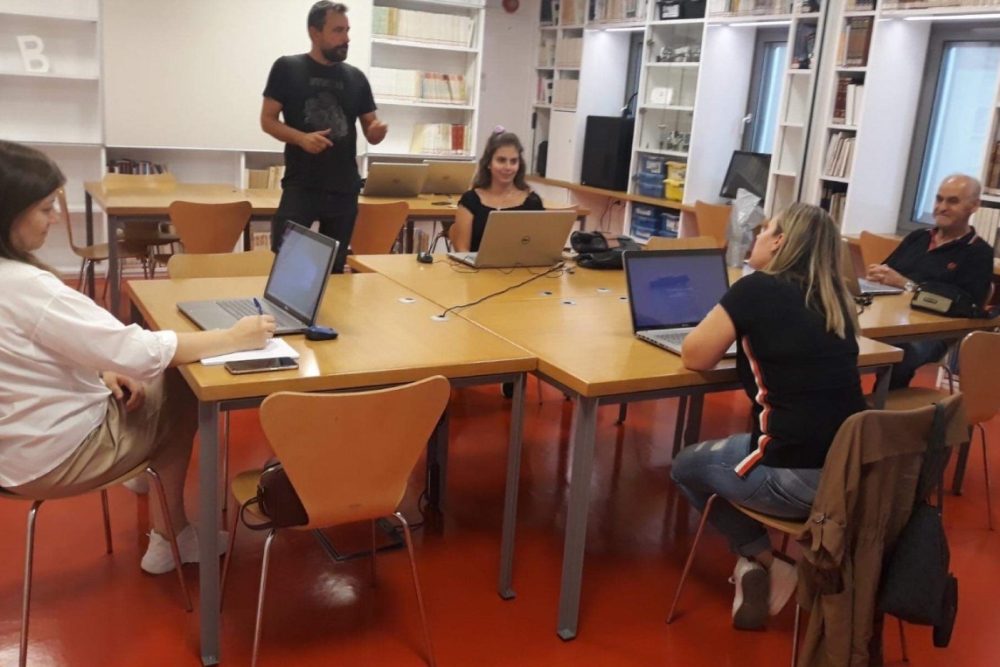 pragmatopoiithike to ergastirio pliroforikis gia enilikes 2022 09 28 1